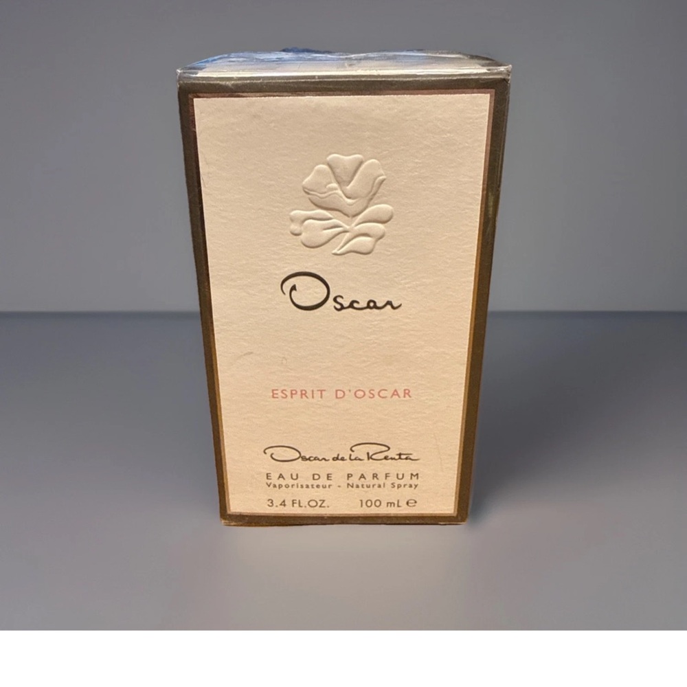 Oscar de la Renta Cream and Black Packaging